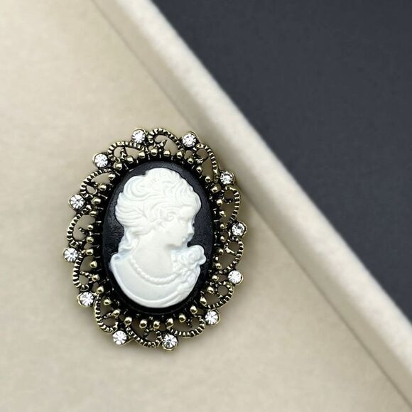 Yellow Gold and Black with Diamond Crystal Victorian Lady Cameo Pin Back Brooch - Picture 4 of 7